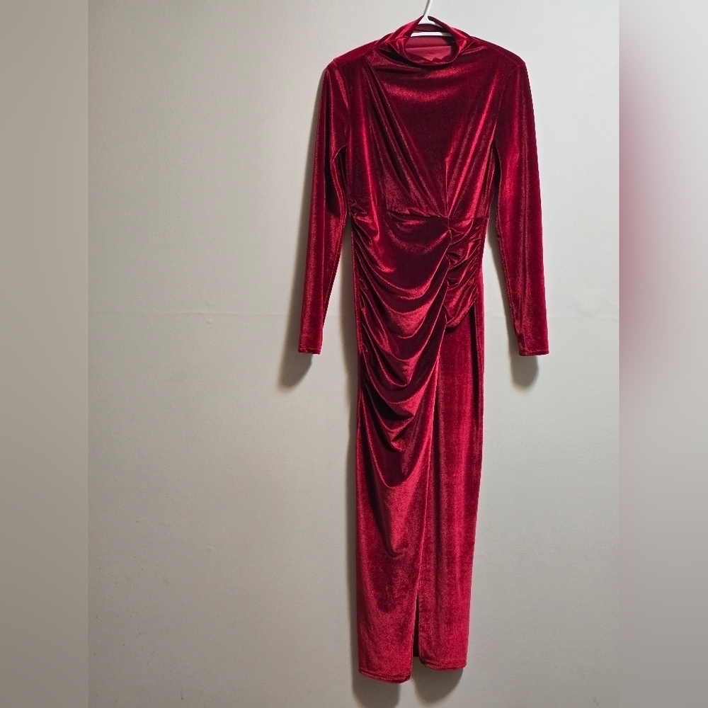 Shein long sleeves velvet maxi dress color red size small